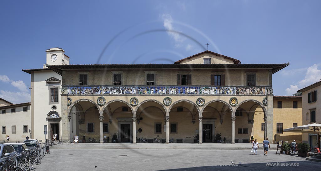 Pistoia, Krankenhaus  Ospedale del Ceppo, mit Terrakottafriesen und -tondi; Pistoia, hospital Ospedale del Ceppo, arcaded sidewalk.