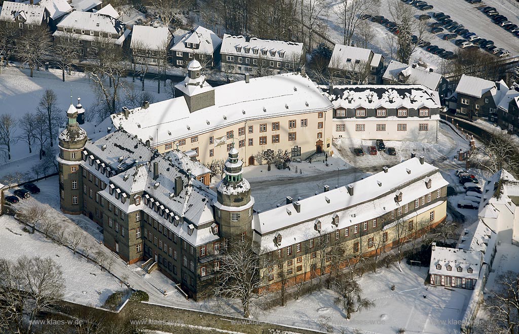 Luftbild, Schnee, Winter,, Schloss Berleburg,  Bad Berleburg Bad Berleburg, Nordrhein-Westfalen, Deutschland, Europa