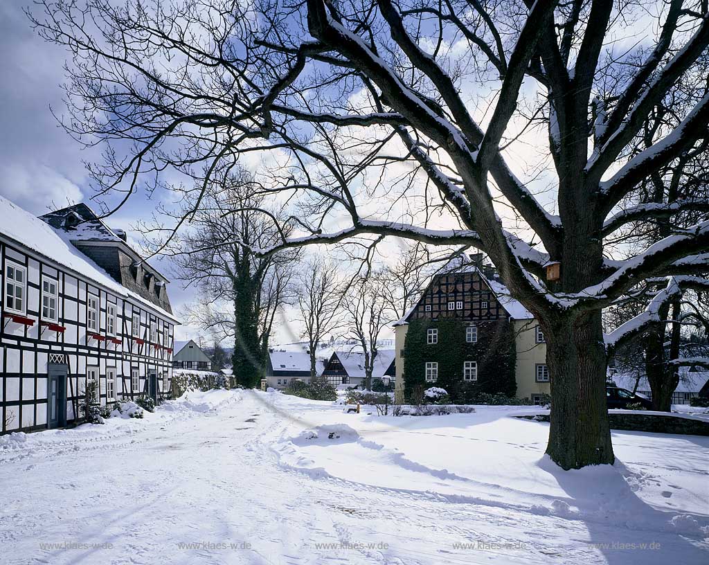 Olsberg, Bruchhausen, Hochsauerlandkreis, Rentei am Schloss in Winterlandschaft, Sauerland