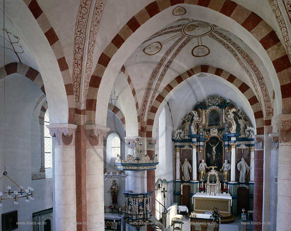 Schmallenberg, Wormbach, Hochsauerlandkreis, Blick in Kirche Sankt Peter und Paul, Sauerland