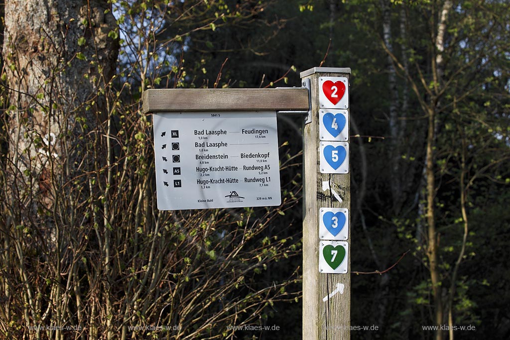 Bad Laasphe, Wanderwegebeschilderung am Kurpark; Bad Lassphe hiking psth sihnposting