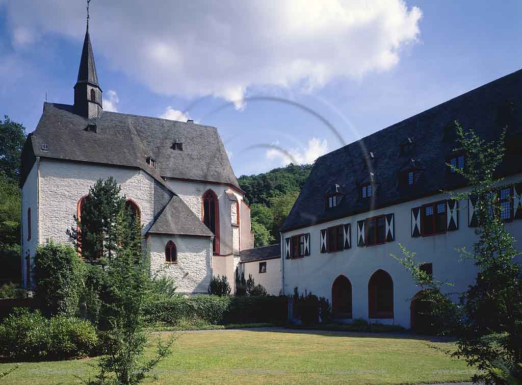 Asbach, Schneberg, Schoeneberg, Landkreis Neuwied, Westerwald, Blick auf Kloster Ehrenstein